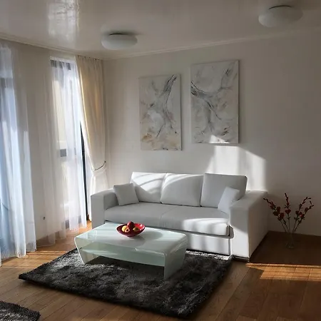 Apartment Red Apple