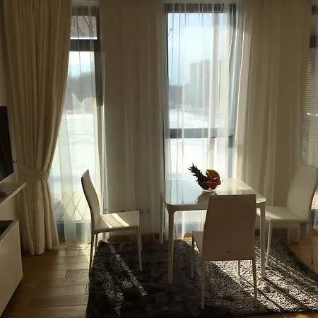 Apartment Red Apple