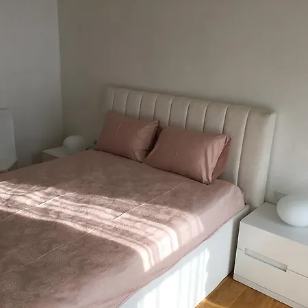 Red Apple Apartment Sofia